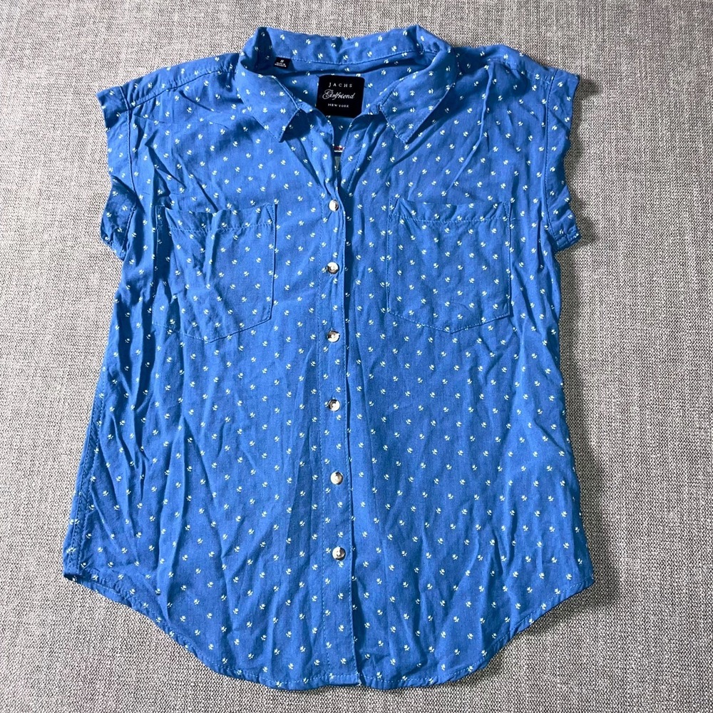 Jachs Girlfriend Shirt Womens Small Blue Floral Pleated Shirttail Hem Button Up